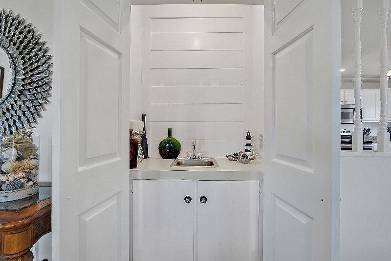 Wet bar