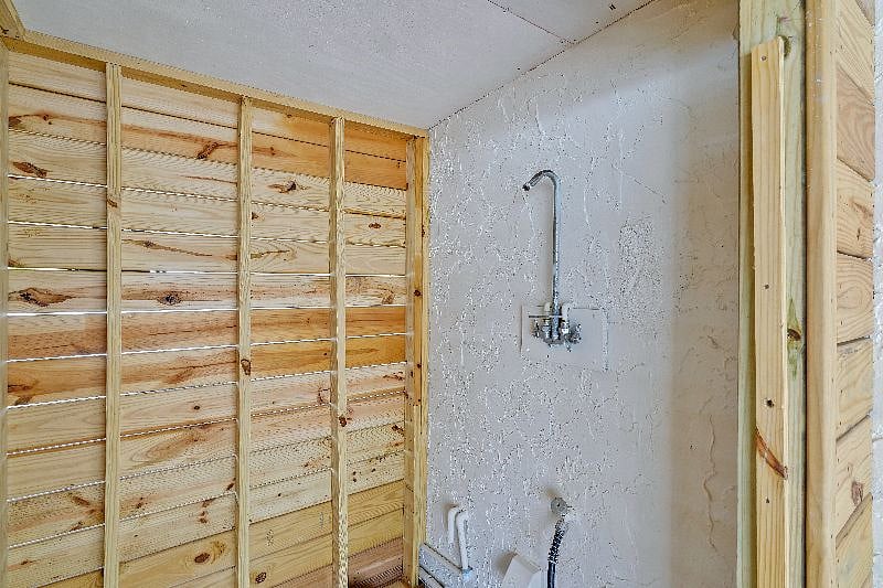 Outdoor enclosed shower