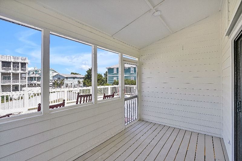 Screened in porch