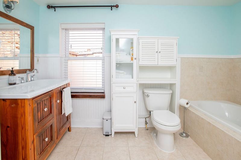 en suite bath for master suite