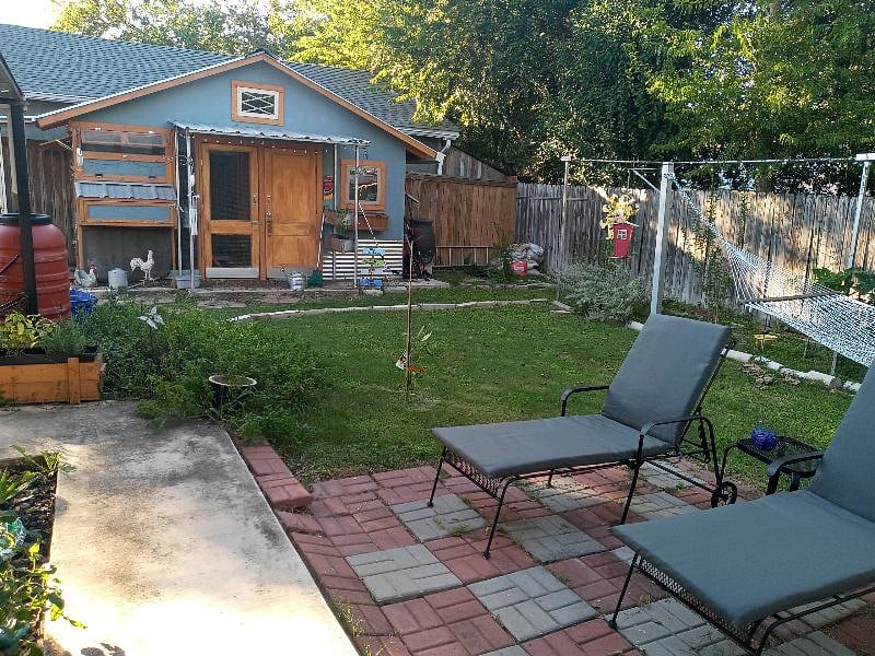 Chicken coop to the left side of the casita for fresh eggs in the morning.