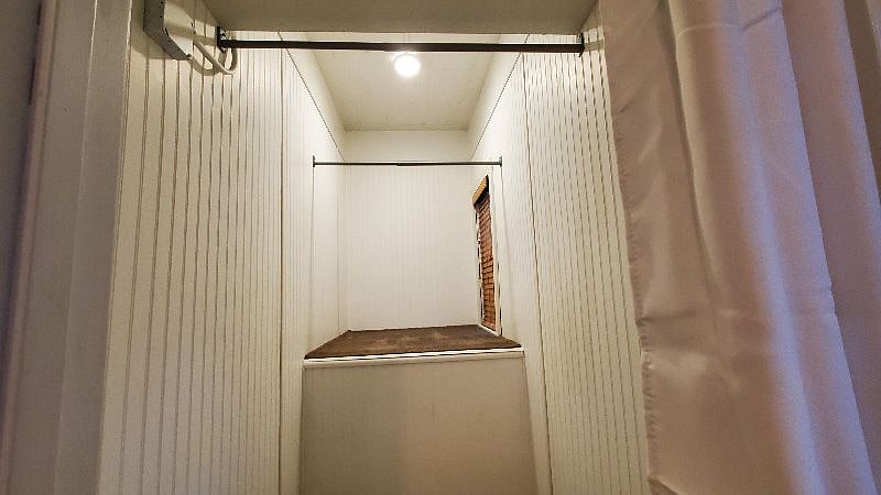 Room 1: Look at this awesome closet!