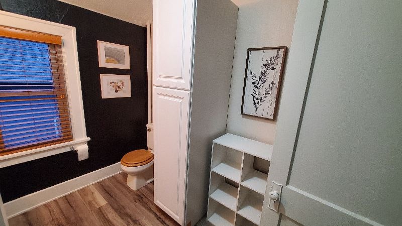 Plenty of storage for one's own belongings in the bathroom.