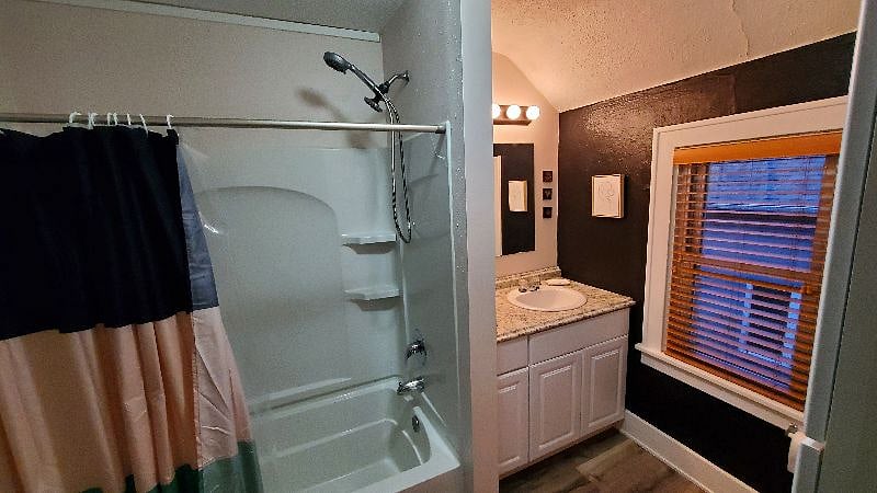 2nd floor bathroom.