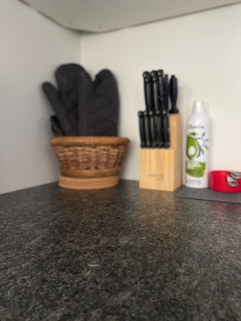 Fully equipped kitchen. Including plates in various sizes, cutlery, cups, bowls, etc. 