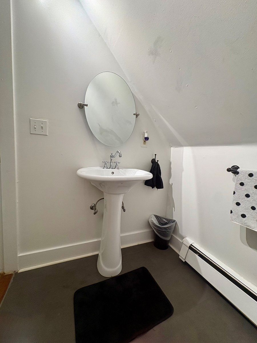 Third floor bathroom for our Yale room tenants. 