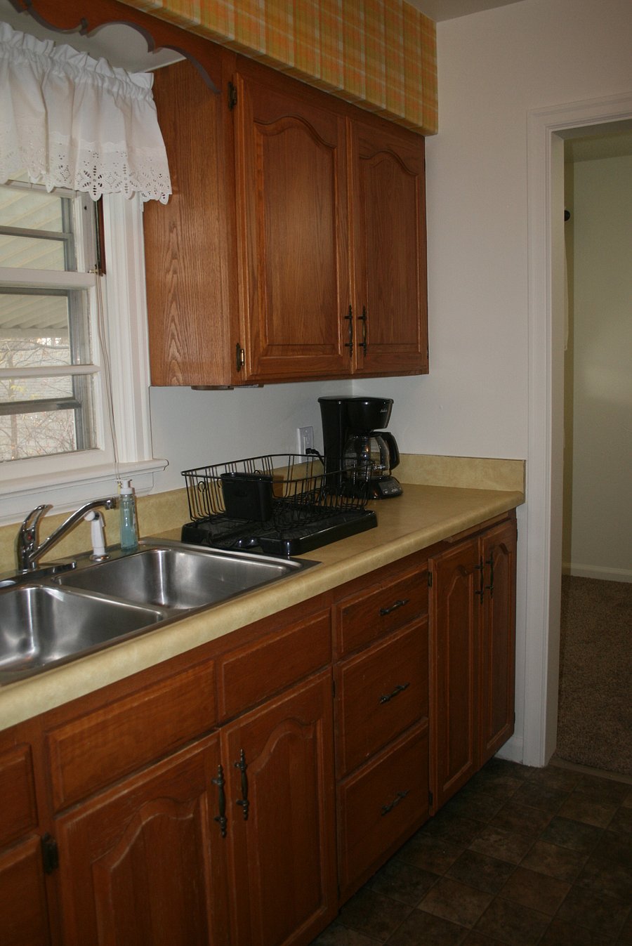 Coffe maker, microwave, flatware, utensils, cookware included