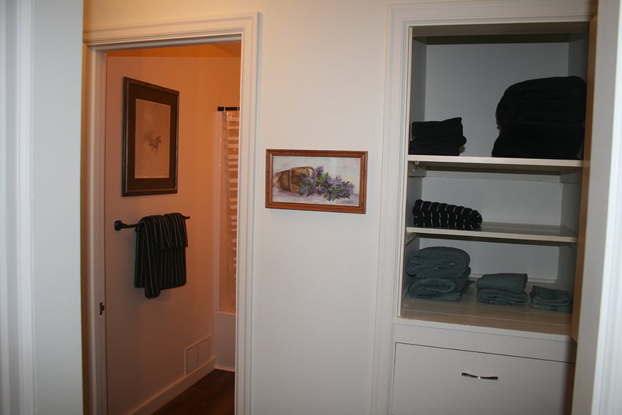 Linens, sheet sets included
