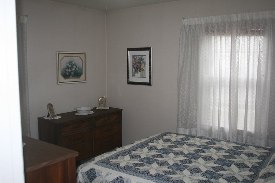 Bedroom 1 - light and airy