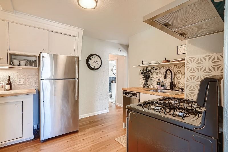 Furnished Finder property 328955_3 photo 4