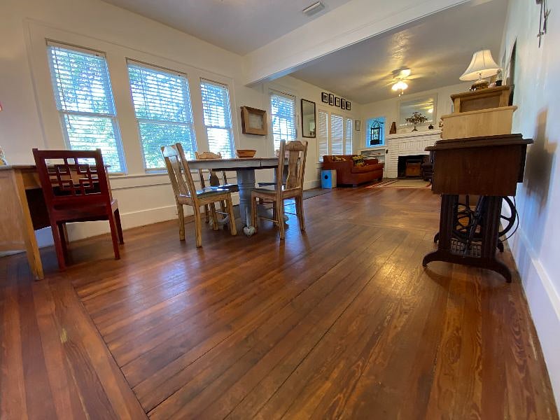 Cheerful and bright living and dining space.