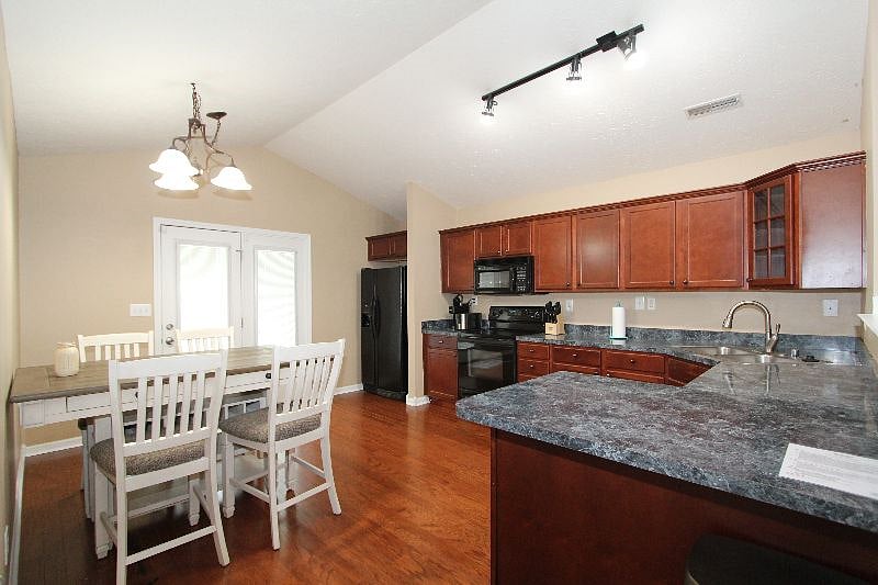 Furnished Finder property 329518_1 photo 4