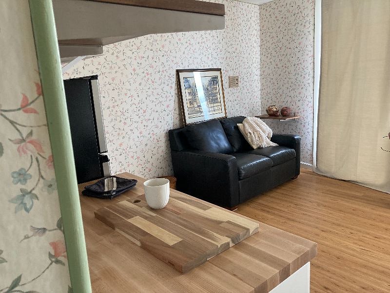 Lounge area in kitchenette
