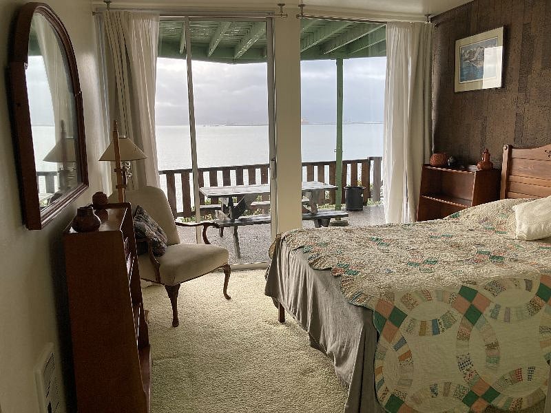 Comfortable bedroom with panoramic view.