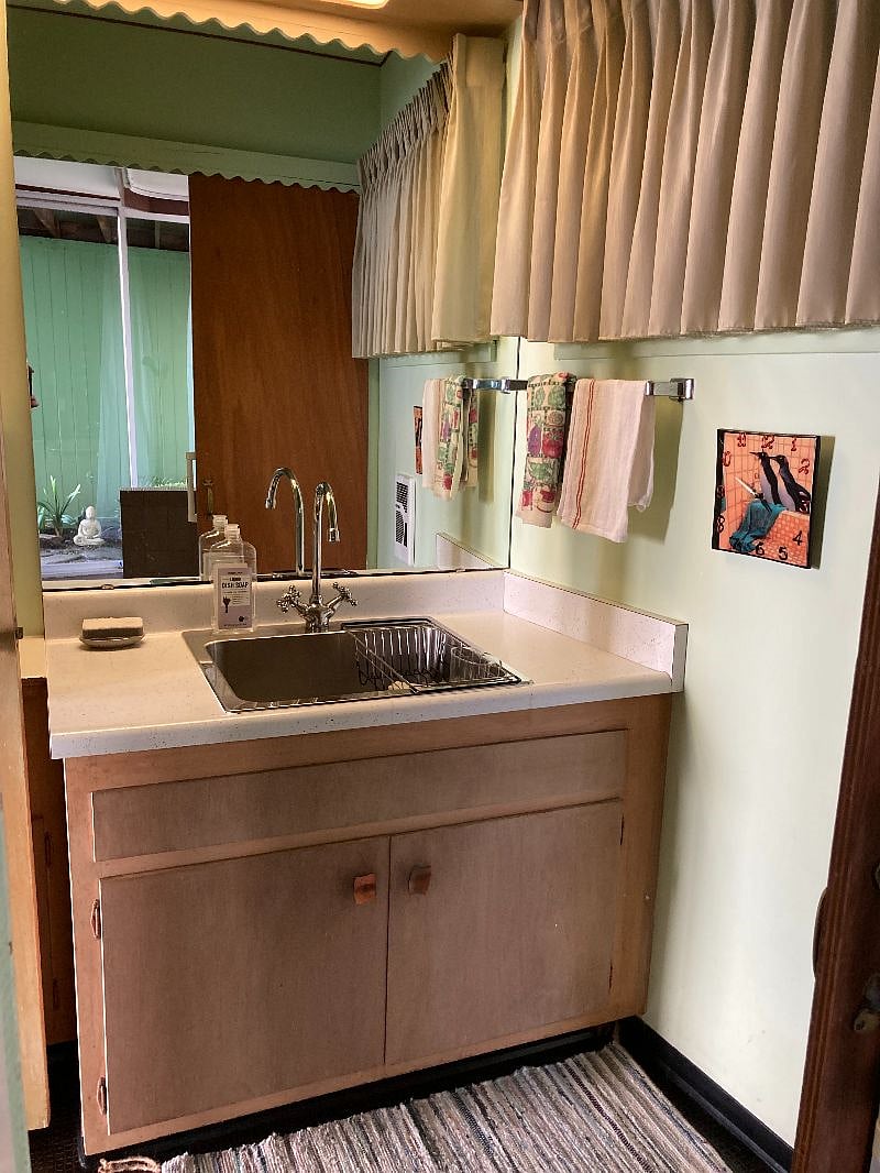 Dish washing room. 