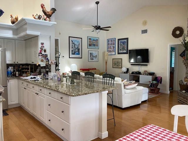 Furnished Finder property 329642_1 photo 6