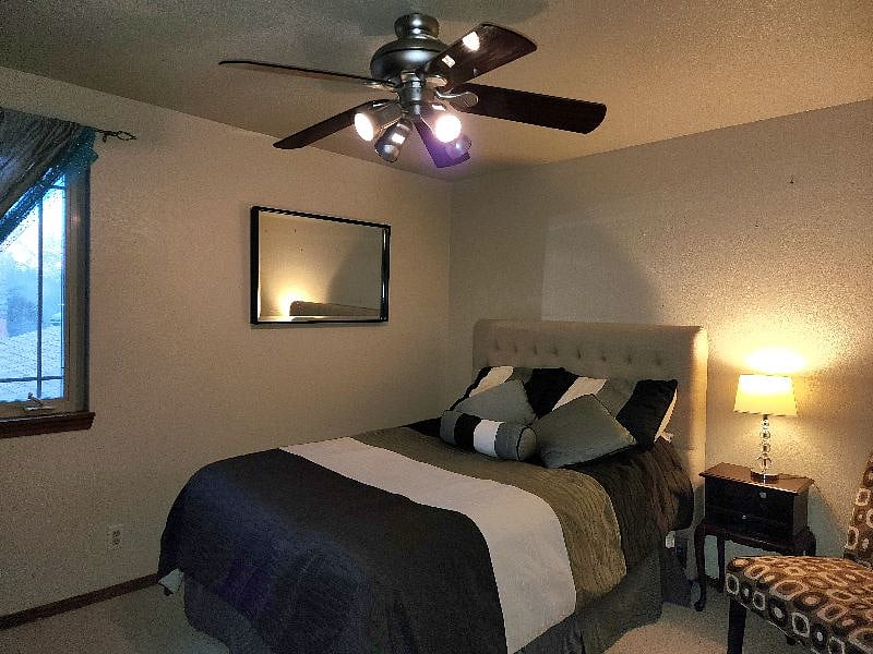 Full / double bed in 2nd bedroom