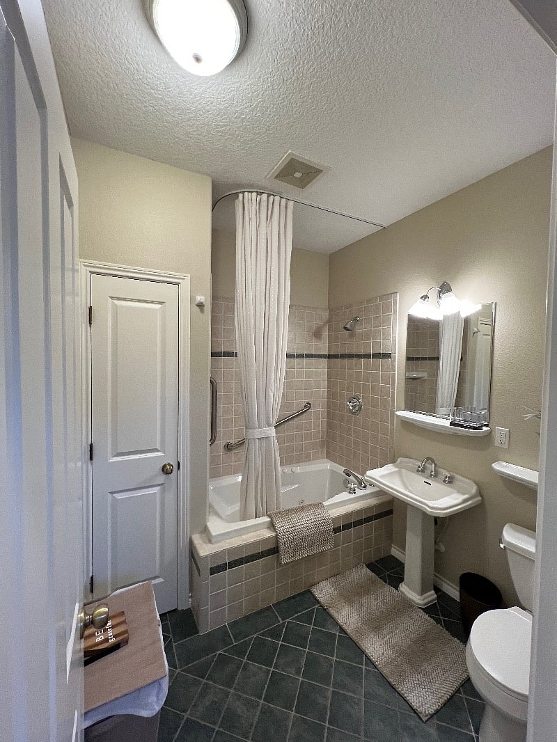 Your own Private full bath with Jetted Tub