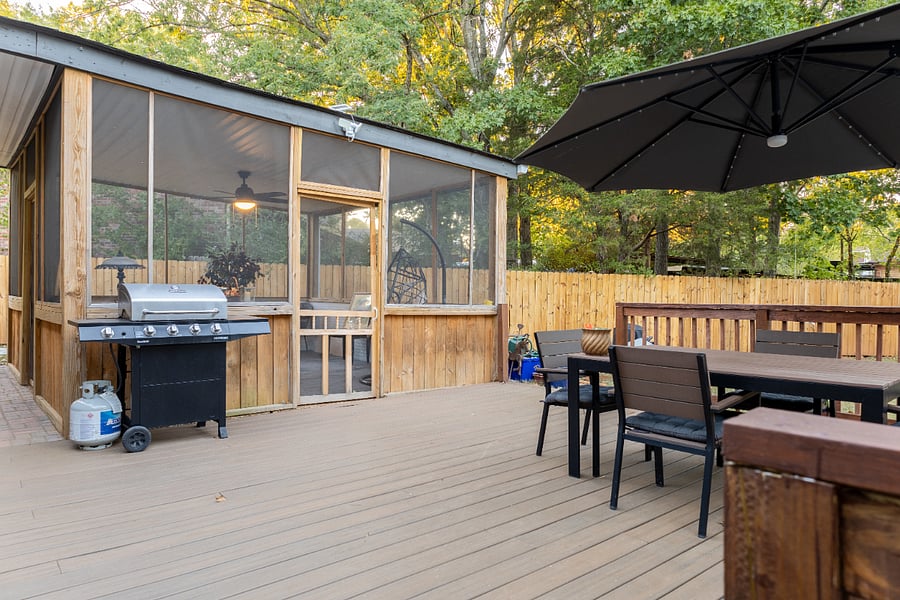 Grill 'n' chill in the fully fenced back yard