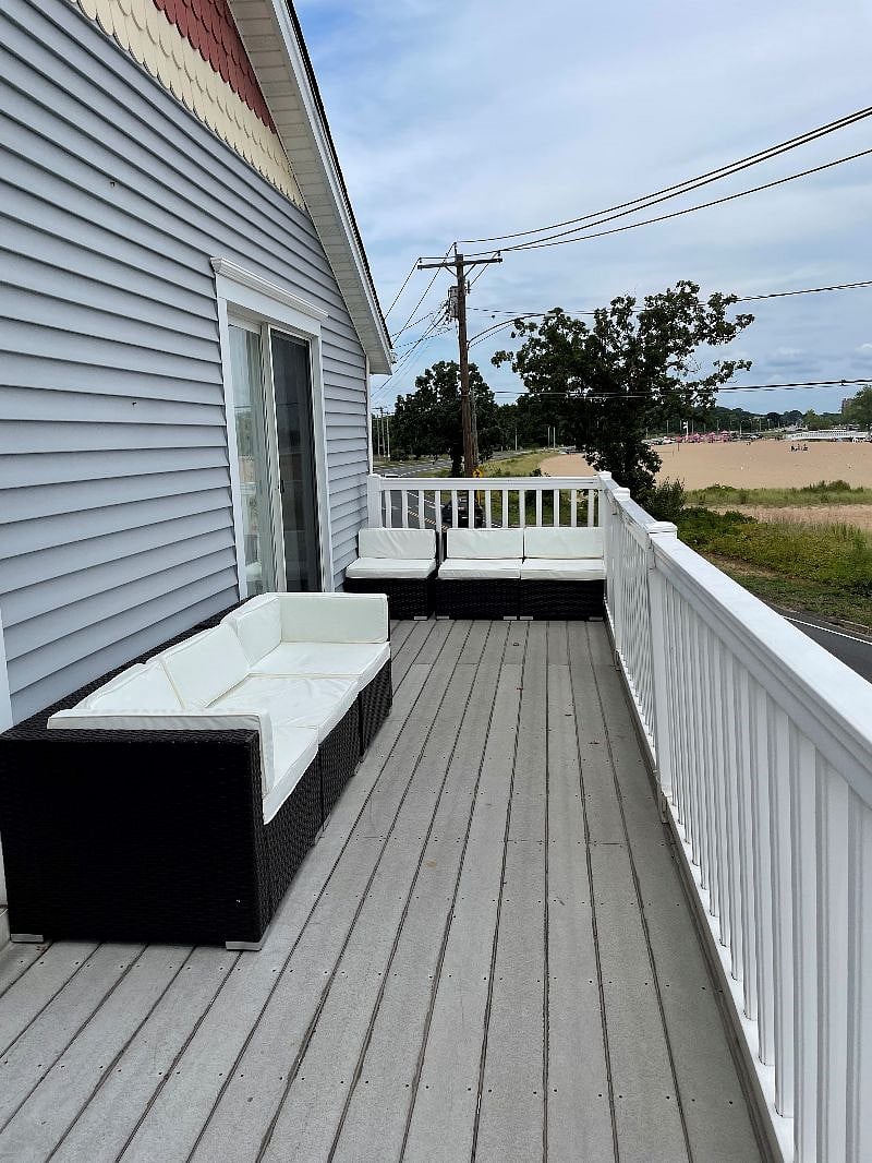 Upstairs balcony