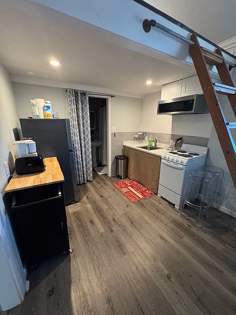 Furnished Finder property 329980_1 photo 8