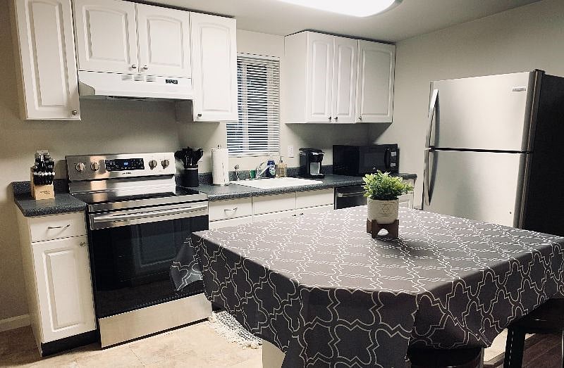 Unit B (Upstairs) Kitchen