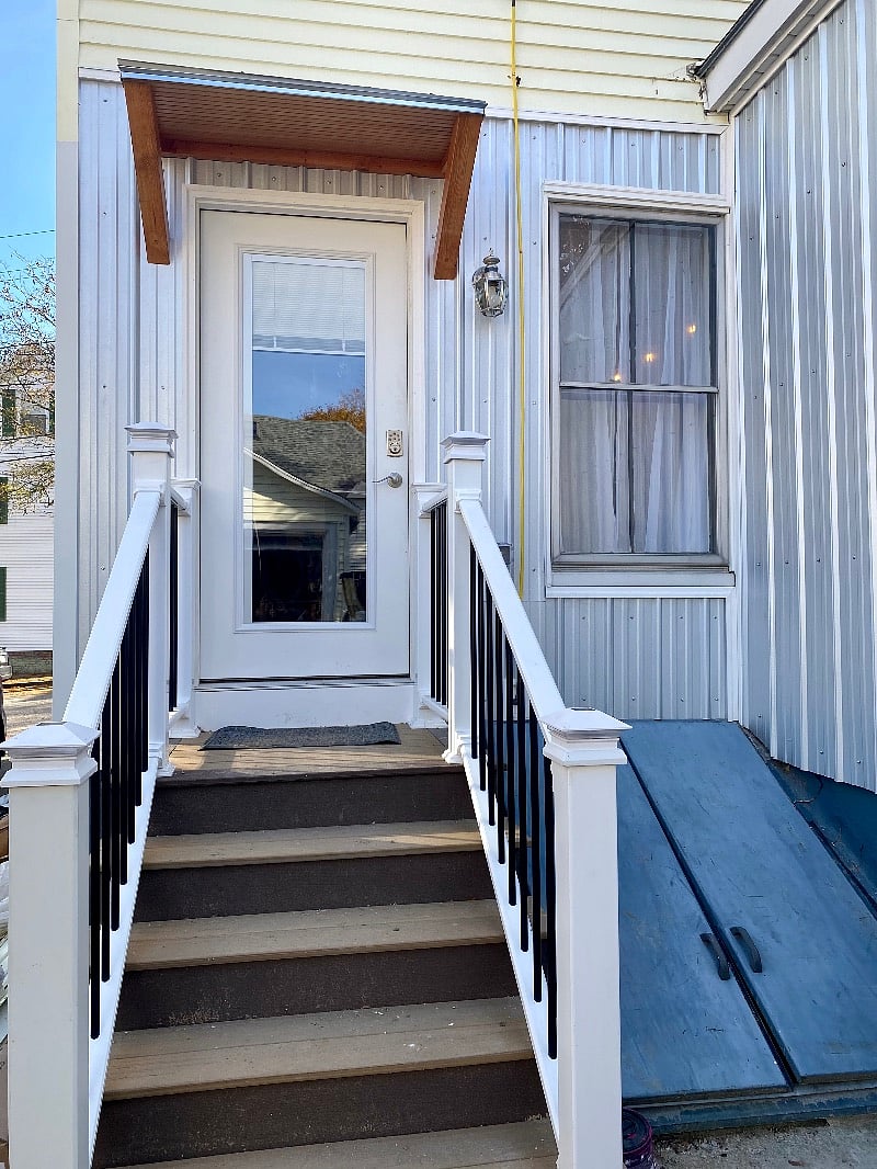 Private entrance to unit