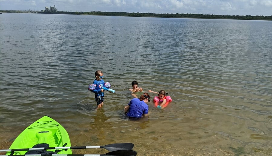 Make memories at Decker Lake (Walter E Long Lake & Metropolitan Park), 2 miles/less than 5 minutes away!