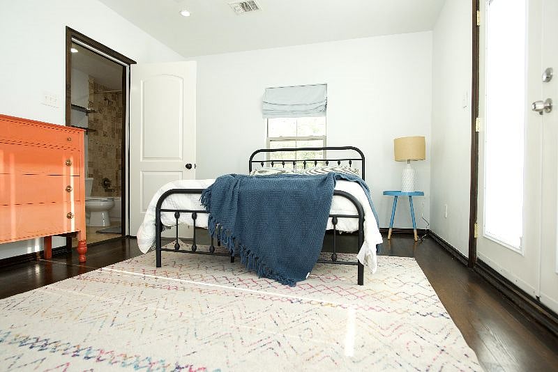 3rd bedroom w/direct access to the furnished balcony, queen-sized bed, TV