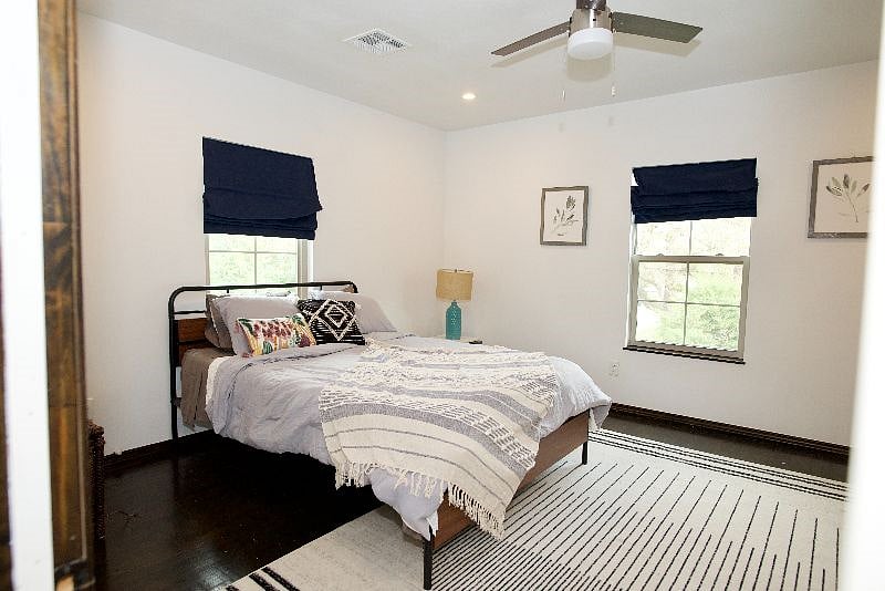 2nd bedroom w/queen-sized bed and TV