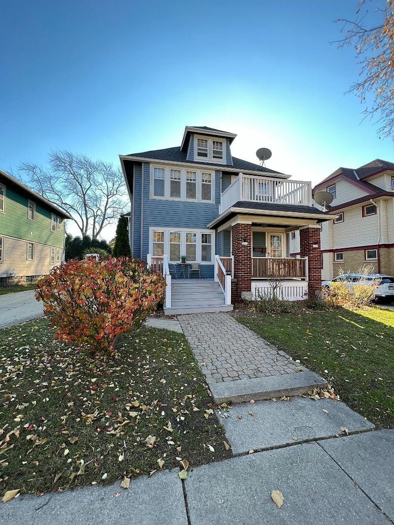 Lower level duplex in prestigious Washington Highlands neighborhood
