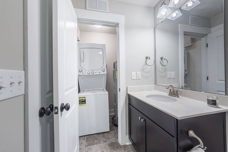 Furnished Finder property 330866_1 photo 15