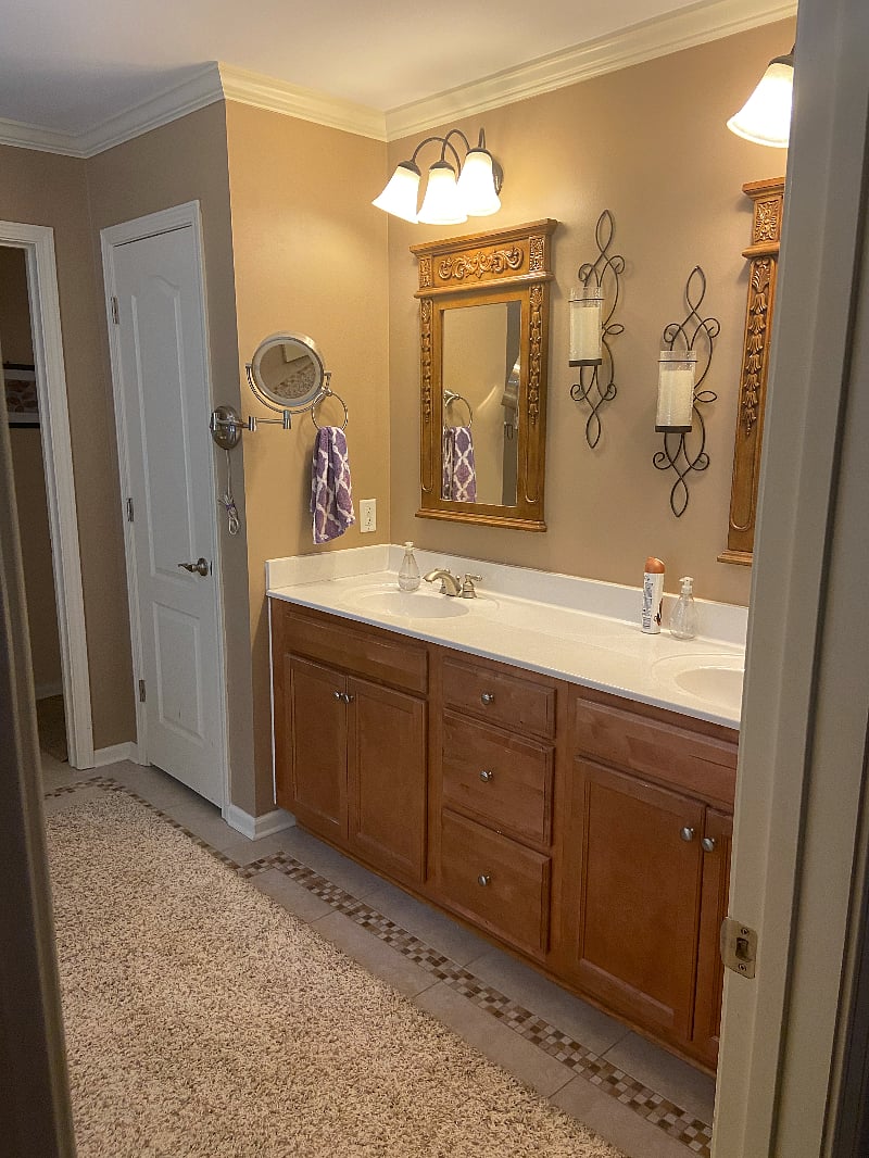 Upstairs unit - Master on the main (bathroom)