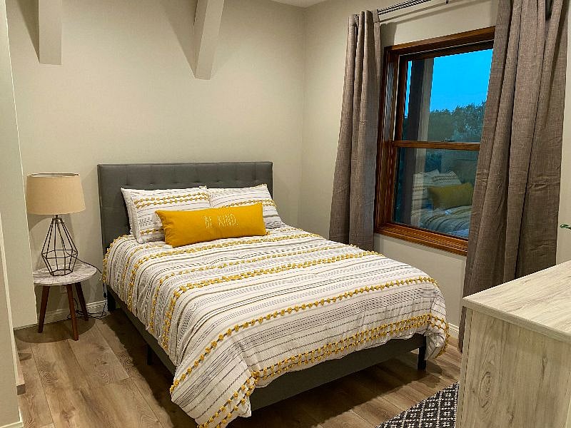 Gorgeous sunset views and en suite bath. Large walk in closet leads to personal washer/dryer and lots of extra storage.