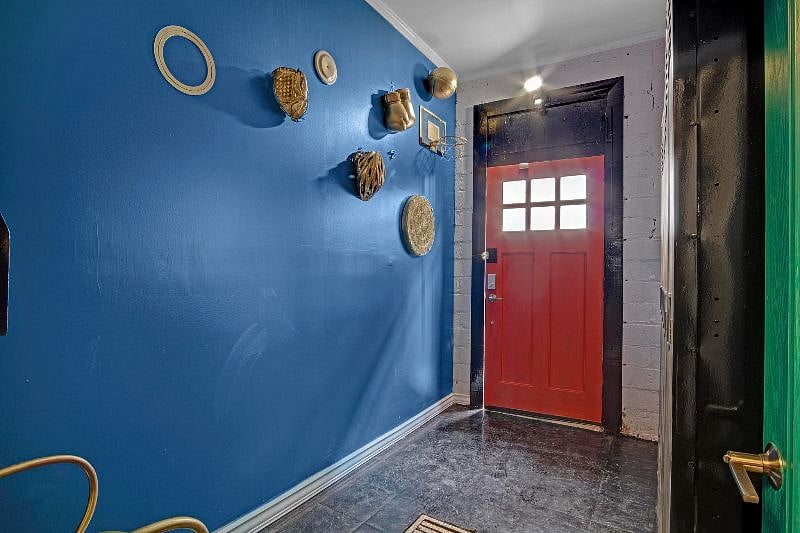 Private Entry with Storage