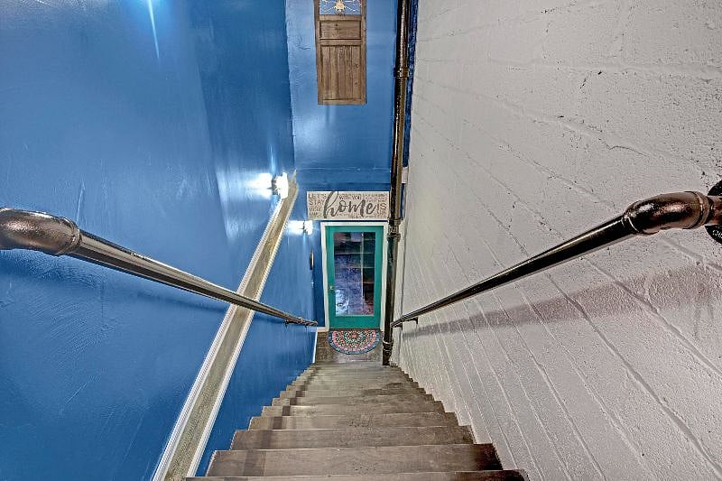 Extrawide Stairwell