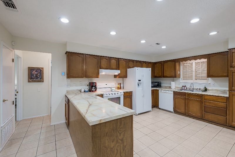 Furnished Finder property 335387_1 photo 4