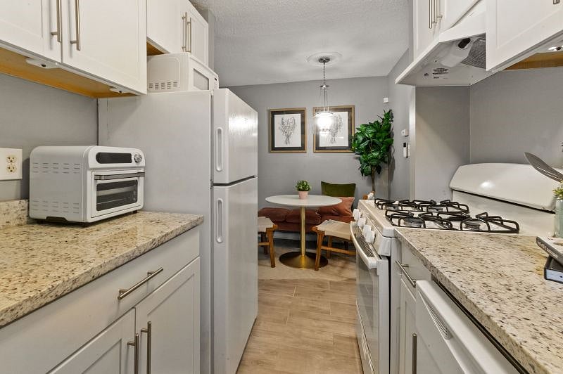 Furnished Finder property 335423_1 photo 9