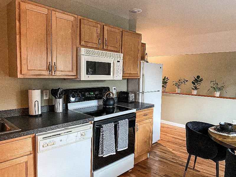 Furnished Finder property 335519_3 photo 5