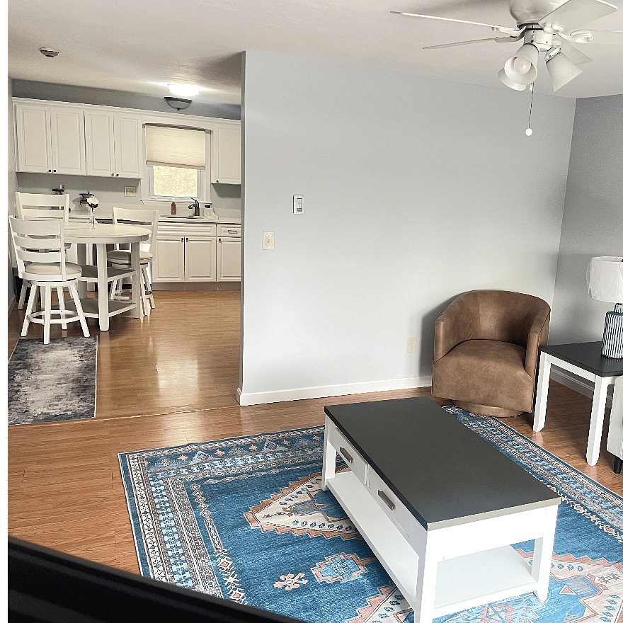 Leaving room / Kitchen