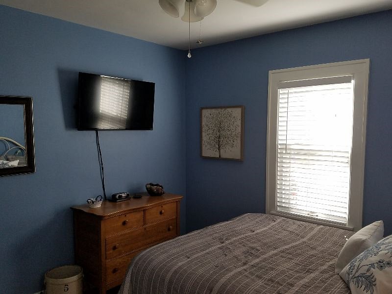 Front Bedroom (Queen Bed)