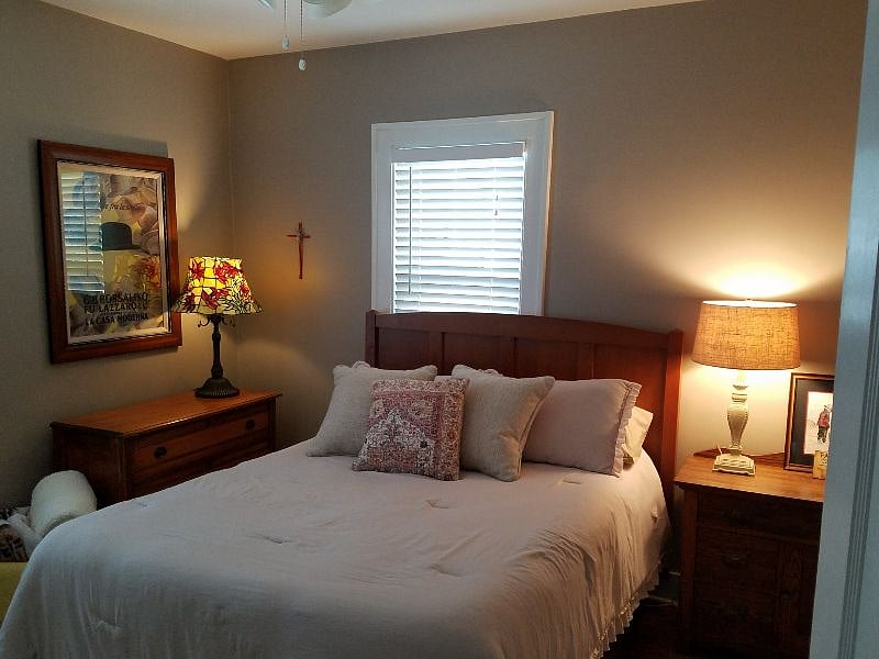 Back Bedroom (Full Bed)