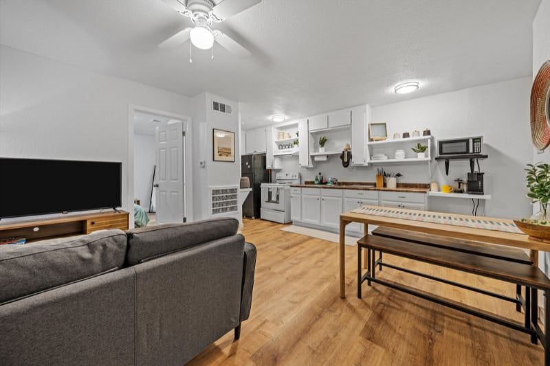 Furnished Finder property 335931_1 photo 2