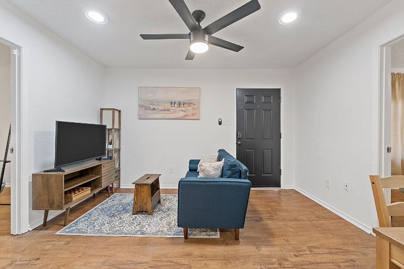Furnished Finder property 335931_2 photo 3