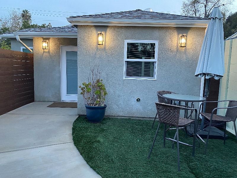 Enclosed and private front yard.