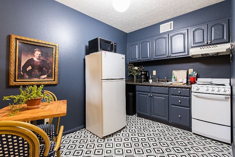 Furnished Finder property 335976_2 photo 5