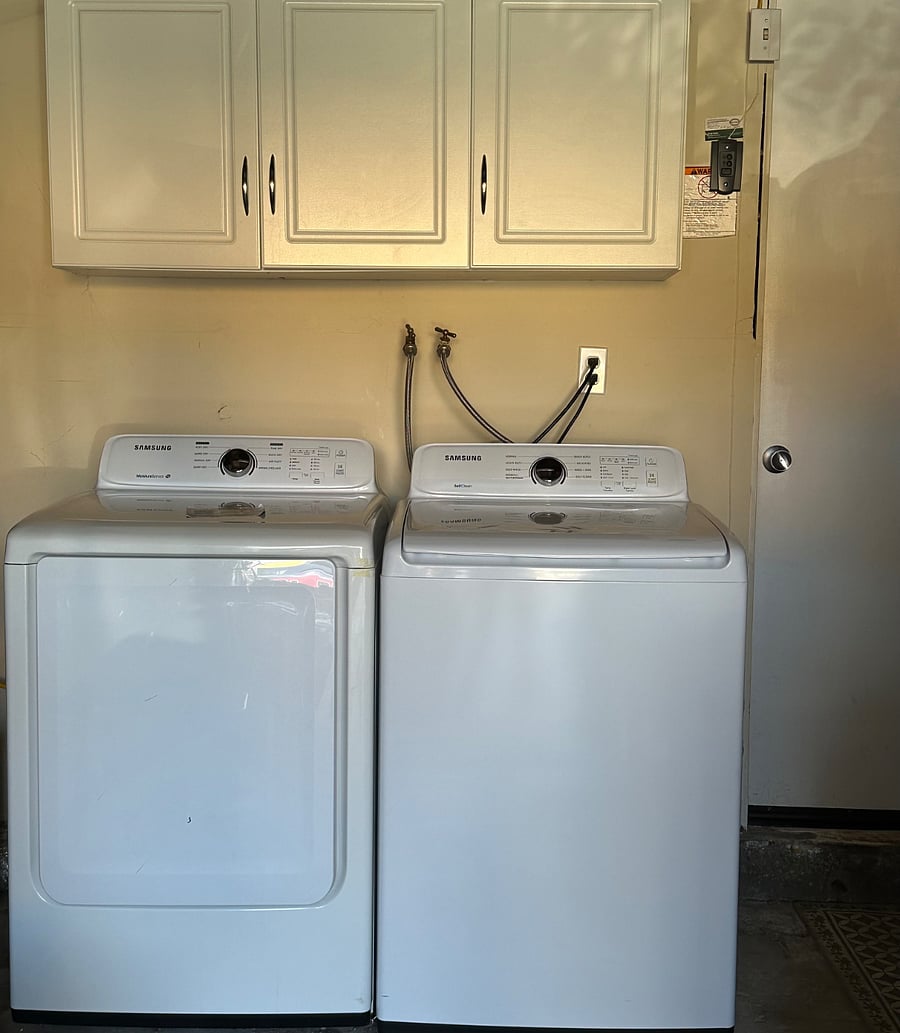 Washer/Dryer connected to the studio.