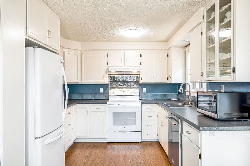 Furnished Finder property 336122_2 photo 13