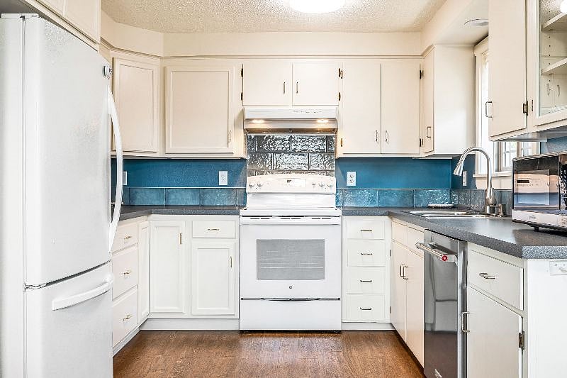 Roomy Kitchen