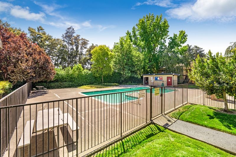 Furnished Finder property 336142_1 photo 8